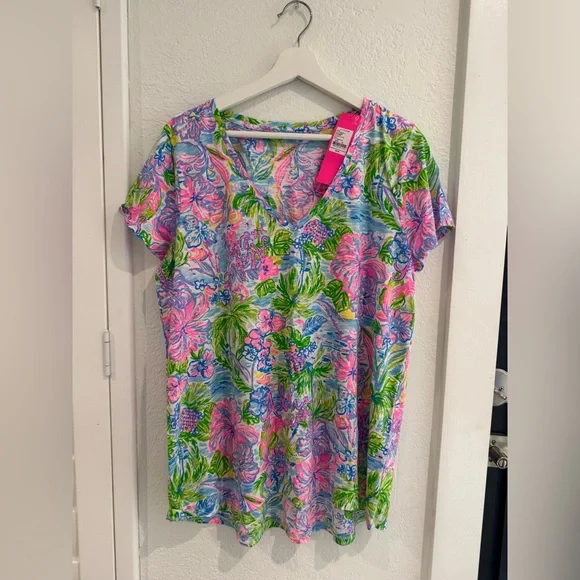 Lilly Pulitzer Etta V- Neck short sleeve shirt - Picture 4 of 7